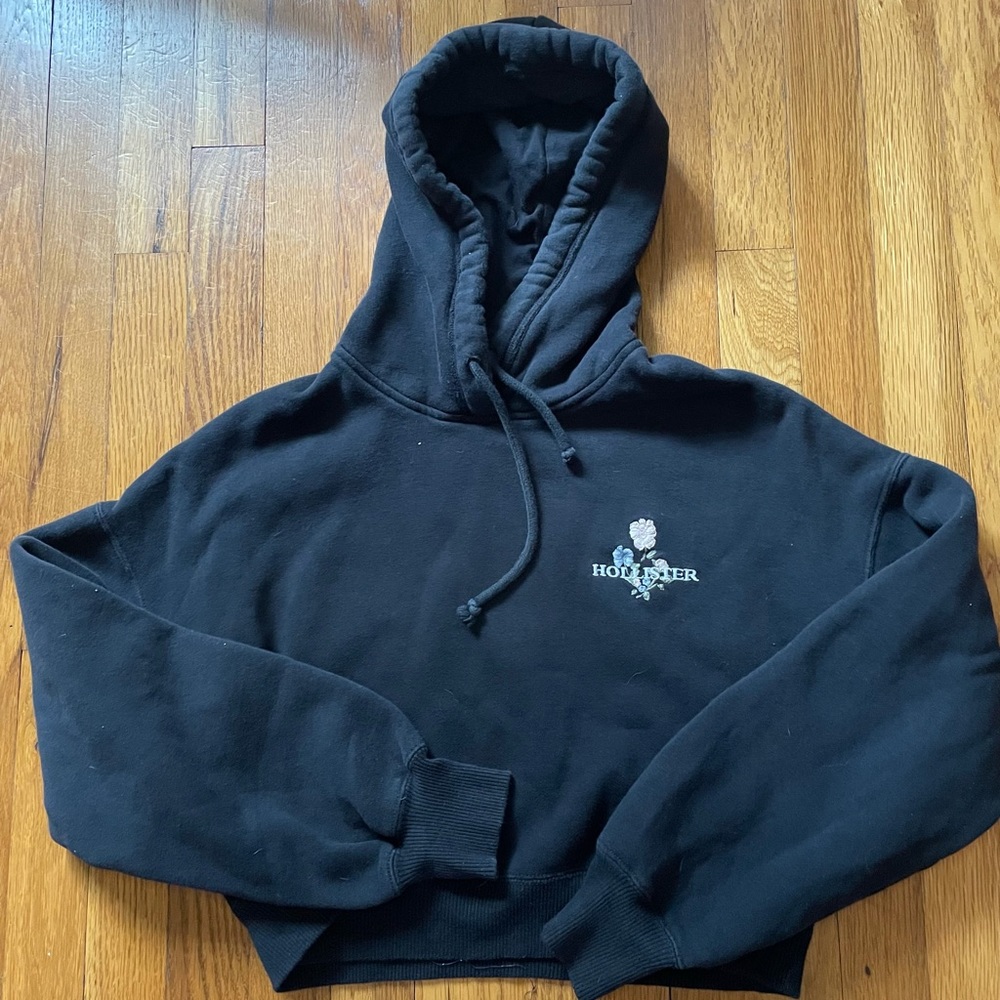 Hollister Crop Hoodie. EUC. Small
